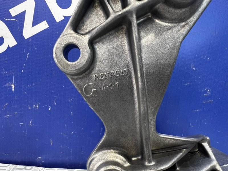 Кронштейн генератора Renault H4M