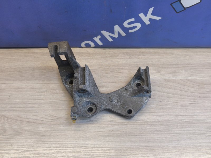 Кронштейн генератора Renault Arkana (б/у) Кронштейн генератора Renault Arkana (б/у)