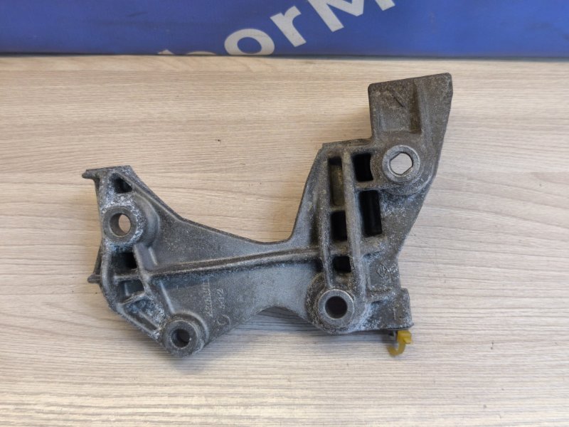 Кронштейн генератора Renault Arkana (б/у) Кронштейн генератора Renault Arkana (б/у)