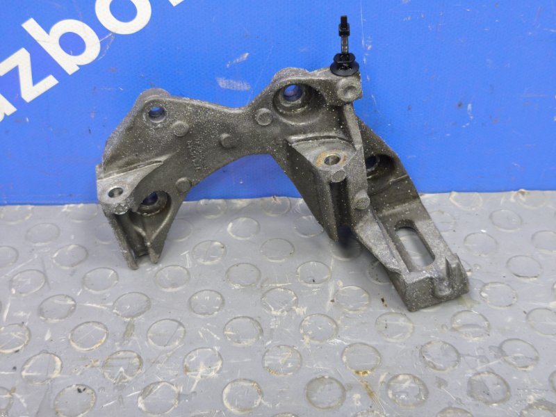 Кронштейн генератора Renault Kaptur (б/у) Кронштейн генератора Renault Kaptur (б/у)