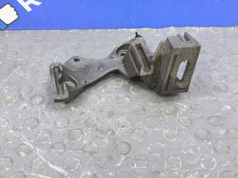 Кронштейн генератора Renault Kaptur (б/у) Кронштейн генератора Renault Kaptur (б/у)