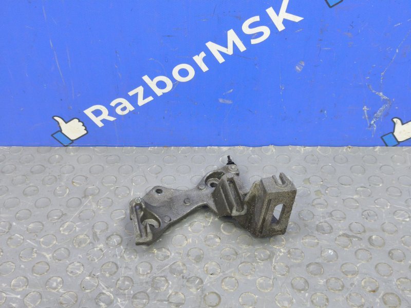 Кронштейн генератора Renault Kaptur (б/у) Кронштейн генератора Renault Kaptur (б/у)
