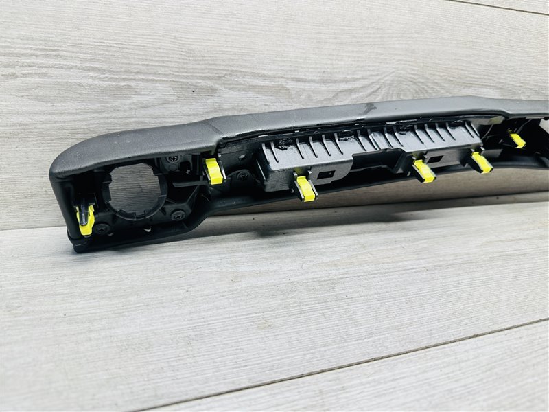 Накладка торпеды Chery Tiggo 7 Pro Max 1.5 SQRE4T15C 2022 прав. (б/у)