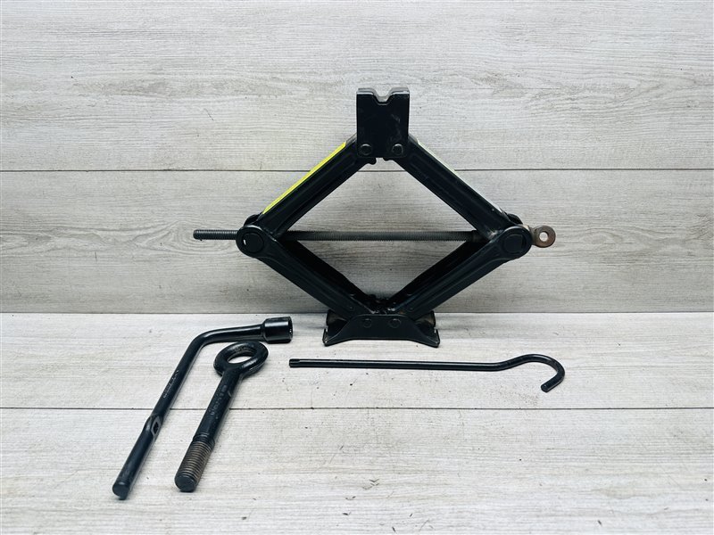 Набор инструментов Chery Tiggo 7 Pro Max 1.5 SQRE4T15C 2022 (б/у)