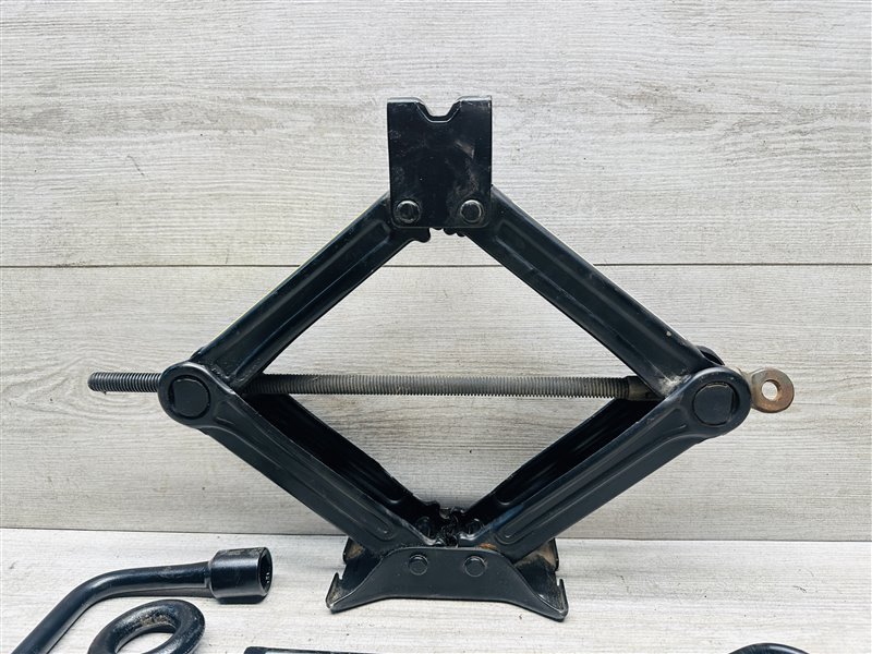 Набор инструментов Chery Tiggo 7 Pro Max 1.5 SQRE4T15C 2022 (б/у) Набор инструментов Chery Tiggo 7 Pro Max 1.5 SQRE4T15C 2022 (б/у)