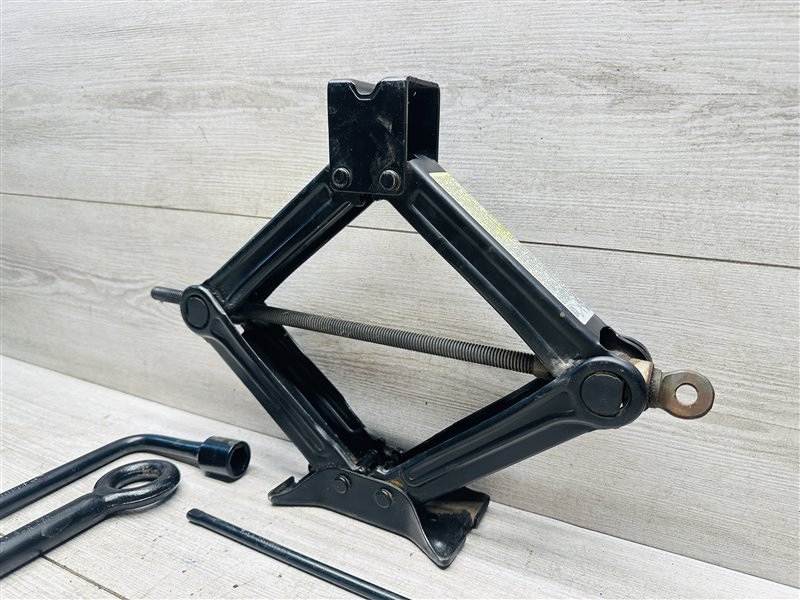 Набор инструментов Chery Tiggo 7 Pro Max 1.5 SQRE4T15C 2022 (б/у) Набор инструментов Chery Tiggo 7 Pro Max 1.5 SQRE4T15C 2022 (б/у)