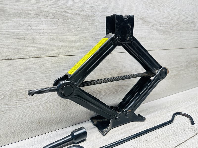 Набор инструментов Chery Tiggo 7 Pro Max 1.5 SQRE4T15C 2022 (б/у) Набор инструментов Chery Tiggo 7 Pro Max 1.5 SQRE4T15C 2022 (б/у)