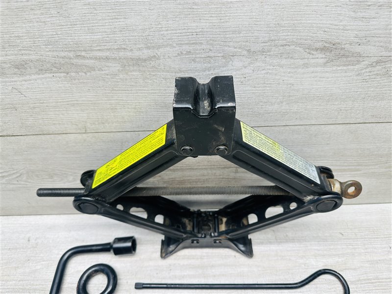 Набор инструментов Chery Tiggo 7 Pro Max 1.5 SQRE4T15C 2022 (б/у) Набор инструментов Chery Tiggo 7 Pro Max 1.5 SQRE4T15C 2022 (б/у)