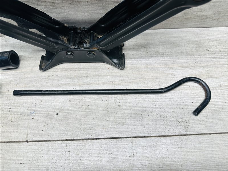 Набор инструментов Chery Tiggo 7 Pro Max 1.5 SQRE4T15C 2022 (б/у) Набор инструментов Chery Tiggo 7 Pro Max 1.5 SQRE4T15C 2022 (б/у)