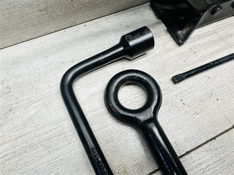 Набор инструментов Chery Tiggo 7 Pro Max 1.5 SQRE4T15C 2022 (б/у) Набор инструментов Chery Tiggo 7 Pro Max 1.5 SQRE4T15C 2022 (б/у)