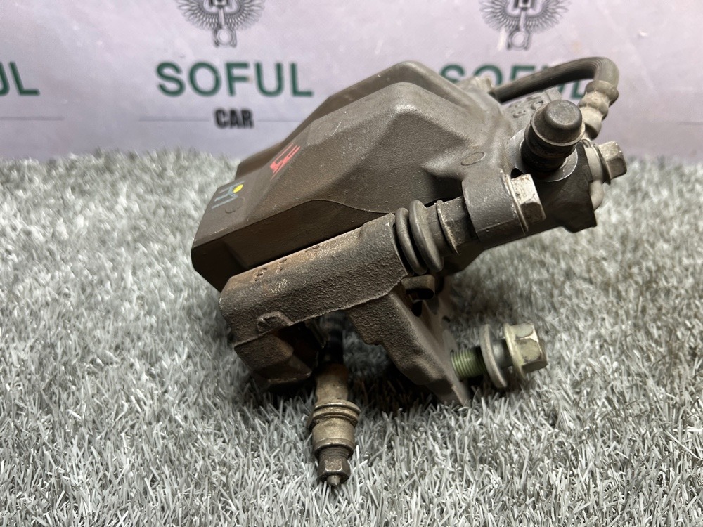 Суппорт тормозной Lexus GS350 2014 задн. лев. (б/у) Суппорт тормозной Lexus GS350 2014 задн. лев. (б/у)