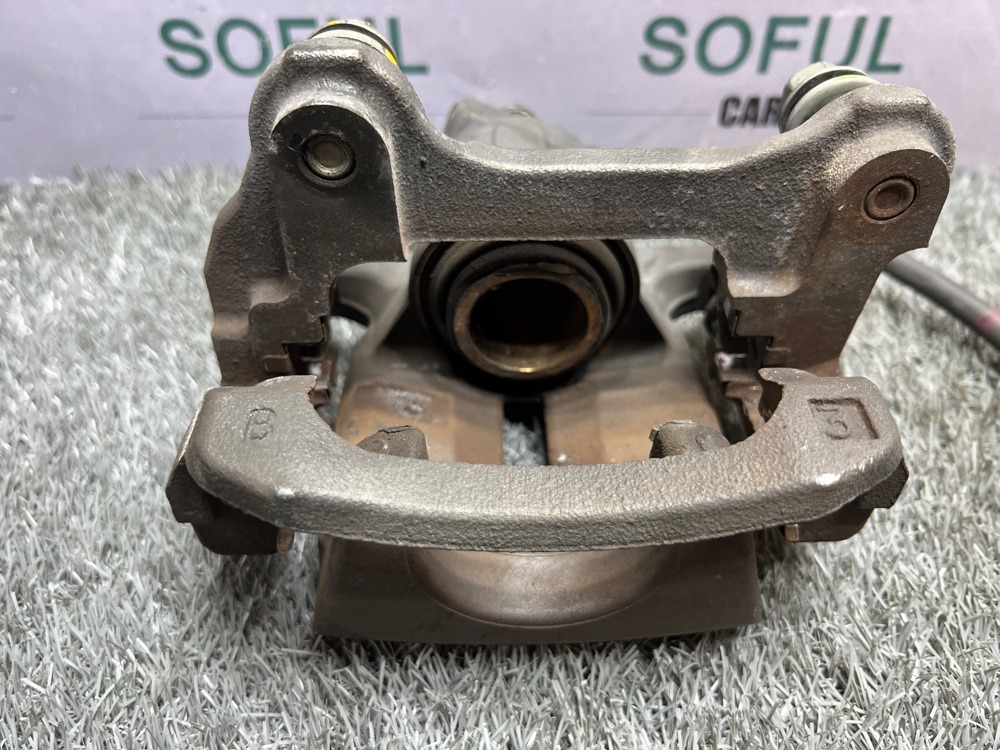 Суппорт тормозной Lexus GS350 2014 задн. лев. (б/у) Суппорт тормозной Lexus GS350 2014 задн. лев. (б/у)