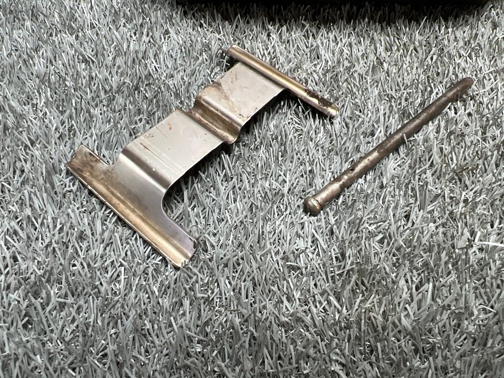 Суппорт тормозной Lexus GS300 перед. лев. (б/у) Суппорт тормозной Lexus GS300 перед. лев. (б/у)