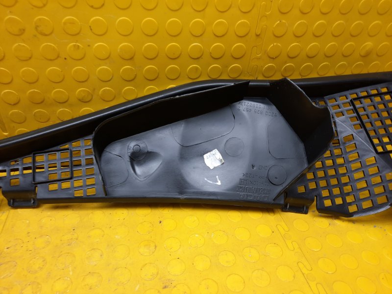 Решетка под лобовое стекло ( жабо ) передняя левая Duster 2019 F4RE410