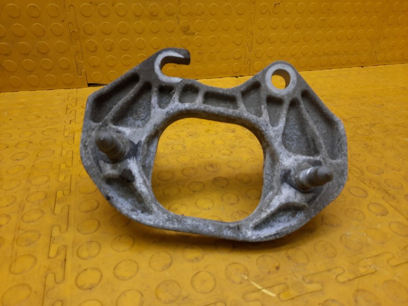 Кронштейн опоры двигателя Renault Arkana JC H5HA 2019 (б/у) Кронштейн опоры двигателя Renault Arkana JC H5HA 2019 (б/у)