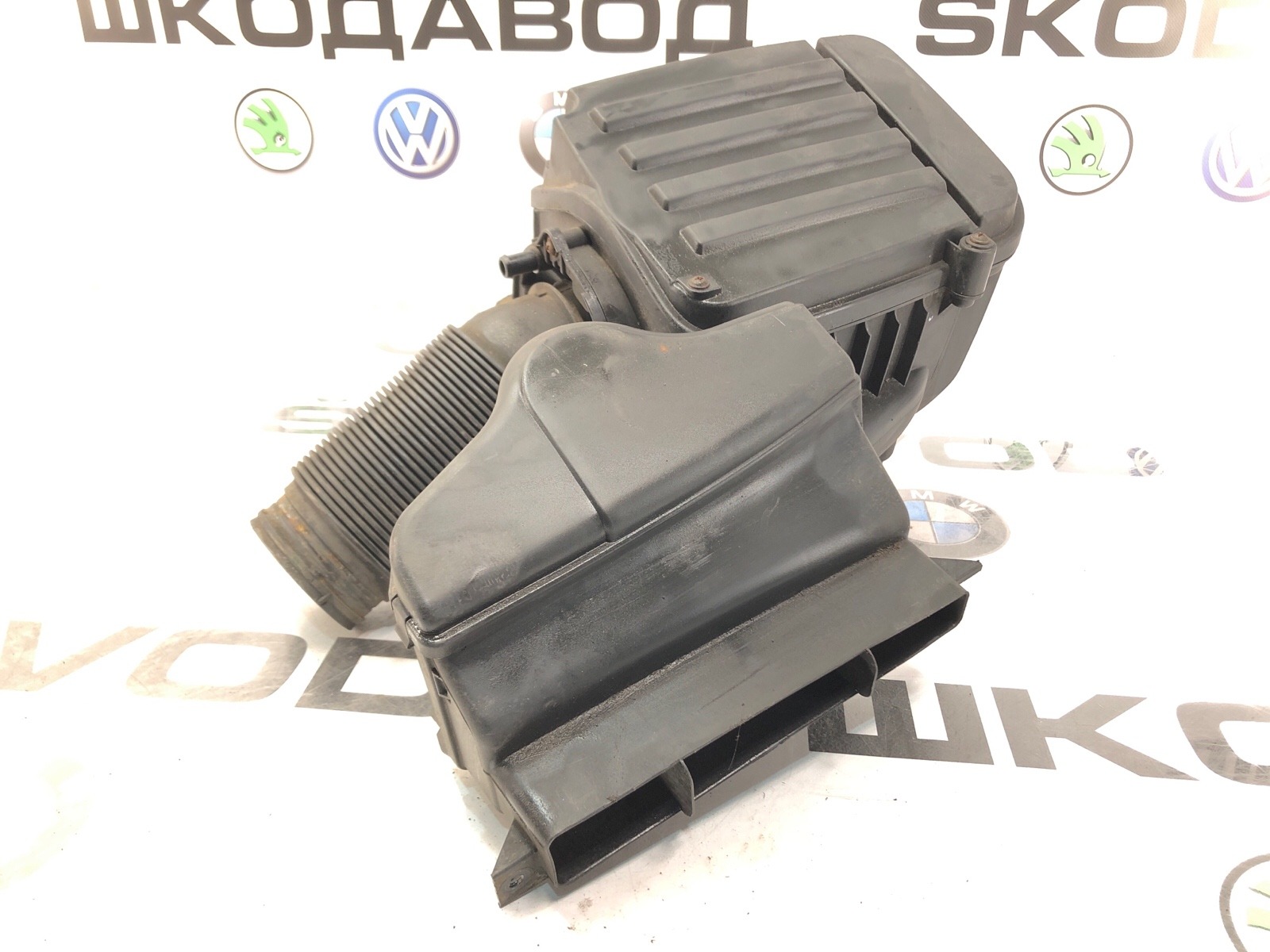 Корпус воздушного фильтра Skoda Octavia A5 (1Z) 1.2 CBZB