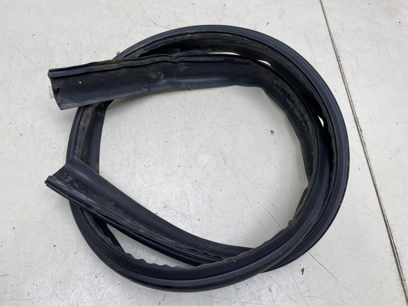 Молдинг крыши RENAULT Logan 2 поколение K7M812 2017 прав. (б/у)