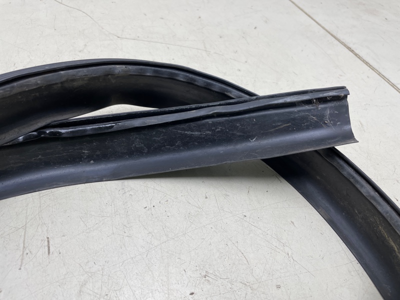 Молдинг крыши RENAULT Logan 2 поколение K7M812 2017 прав. (б/у)