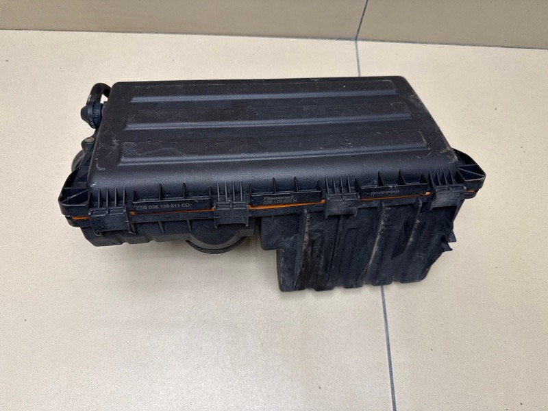 Корпус воздушного фильтра Roomster 2010 CGGB (1400CC / 86hp / 63kW)