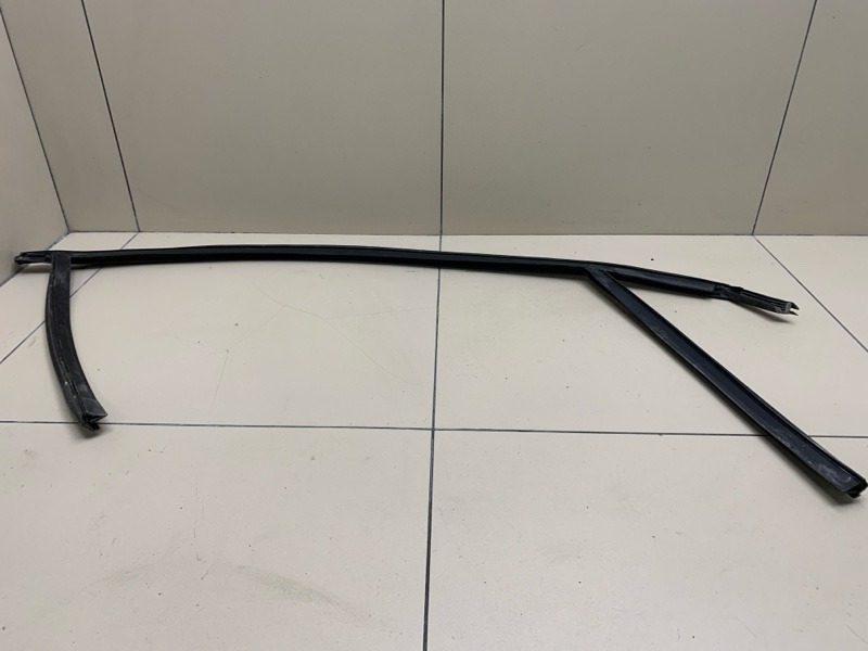 Уплотнитель стекла двери FORD MONDEO 4 поколение СЕДАН 2.0L DURATEC-HE (145PS) - MI4 2010 перед. (б/у)