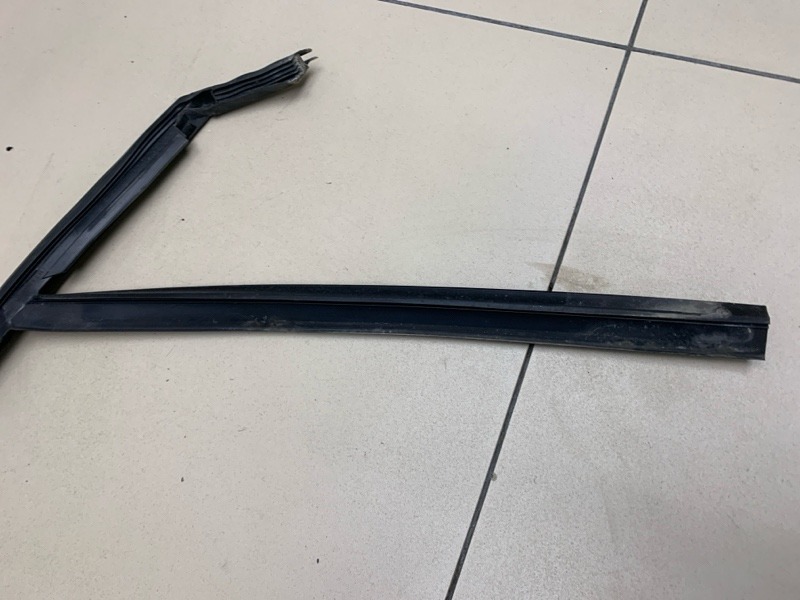 Уплотнитель стекла двери FORD MONDEO 4 поколение СЕДАН 2.0L DURATEC-HE (145PS) - MI4 2010 перед. (б/у) Уплотнитель стекла двери FORD MONDEO 4 поколение СЕДАН 2.0L DURATEC-HE (145PS) - MI4 2010 перед. (б/у)