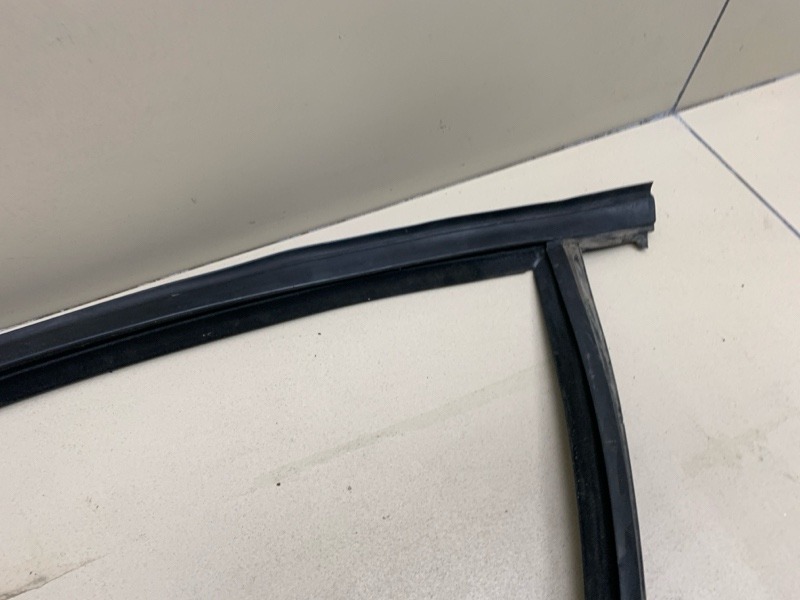 Уплотнитель стекла двери FORD MONDEO 4 поколение СЕДАН 2.0L DURATEC-HE (145PS) - MI4 2010 перед. (б/у) Уплотнитель стекла двери FORD MONDEO 4 поколение СЕДАН 2.0L DURATEC-HE (145PS) - MI4 2010 перед. (б/у)