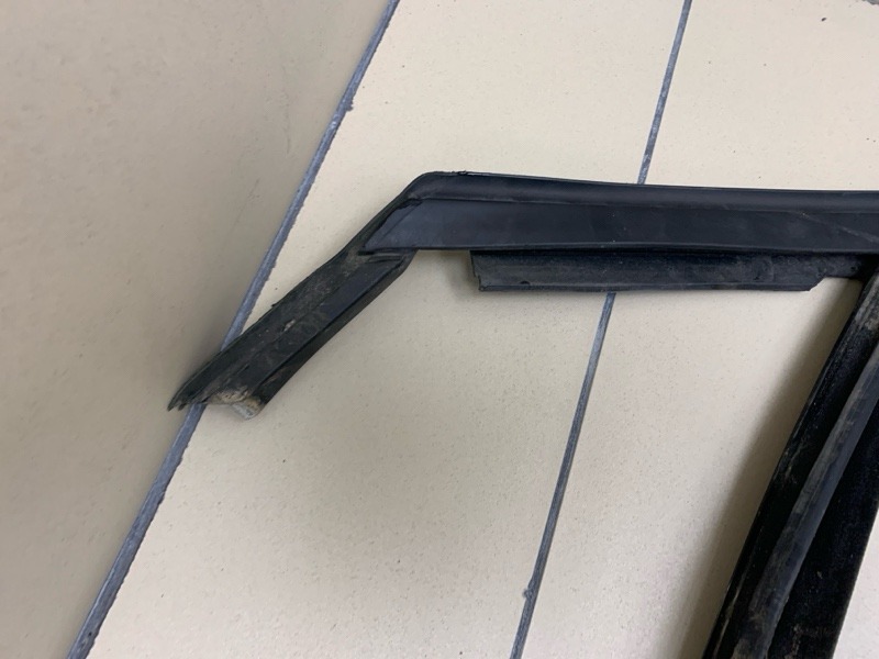 Уплотнитель стекла двери FORD MONDEO 4 поколение СЕДАН 2.0L DURATEC-HE (145PS) - MI4 2010 перед. (б/у) Уплотнитель стекла двери FORD MONDEO 4 поколение СЕДАН 2.0L DURATEC-HE (145PS) - MI4 2010 перед. (б/у)