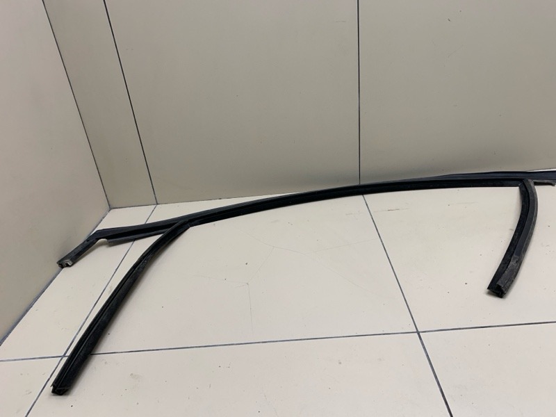 Уплотнитель стекла двери FORD MONDEO 4 поколение СЕДАН 2.0L DURATEC-HE (145PS) - MI4 2010 перед. (б/у) Уплотнитель стекла двери FORD MONDEO 4 поколение СЕДАН 2.0L DURATEC-HE (145PS) - MI4 2010 перед. (б/у)