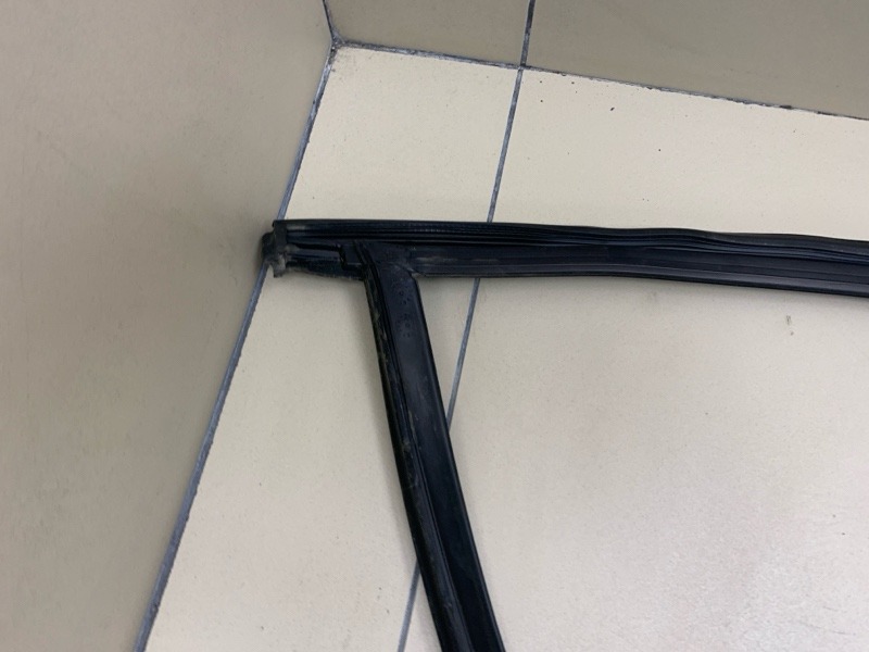 Уплотнитель стекла двери FORD MONDEO 4 поколение СЕДАН 2.0L DURATEC-HE (145PS) - MI4 2010 перед. (б/у) Уплотнитель стекла двери FORD MONDEO 4 поколение СЕДАН 2.0L DURATEC-HE (145PS) - MI4 2010 перед. (б/у)