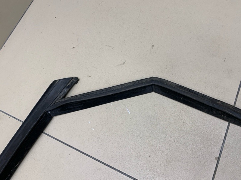 Уплотнитель стекла двери FORD MONDEO 4 поколение СЕДАН 2.0L DURATEC-HE (145PS) - MI4 2010 задн. лев. (б/у)