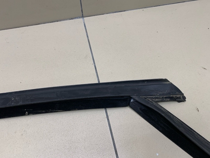 Уплотнитель стекла двери FORD MONDEO 4 поколение СЕДАН 2.0L DURATEC-HE (145PS) - MI4 2010 задн. лев. (б/у)