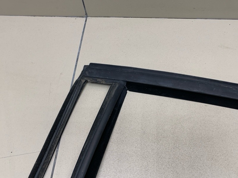 Уплотнитель стекла двери FORD MONDEO 4 поколение СЕДАН 2.0L DURATEC-HE (145PS) - MI4 2010 задн. лев. (б/у)