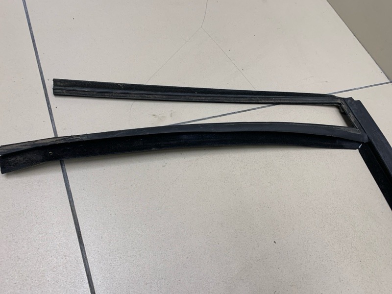 Уплотнитель стекла двери FORD MONDEO 4 поколение СЕДАН 2.0L DURATEC-HE (145PS) - MI4 2010 задн. лев. (б/у)