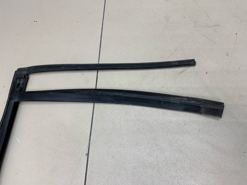 Уплотнитель стекла двери FORD MONDEO 4 поколение СЕДАН 2.0L DURATEC-HE (145PS) - MI4 2010 задн. лев. (б/у)