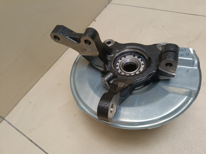 Кулак поворотный Mitsubishi Outlander GF 2016 перед. лев. Кулак поворотный Mitsubishi Outlander GF 2016 перед. лев.