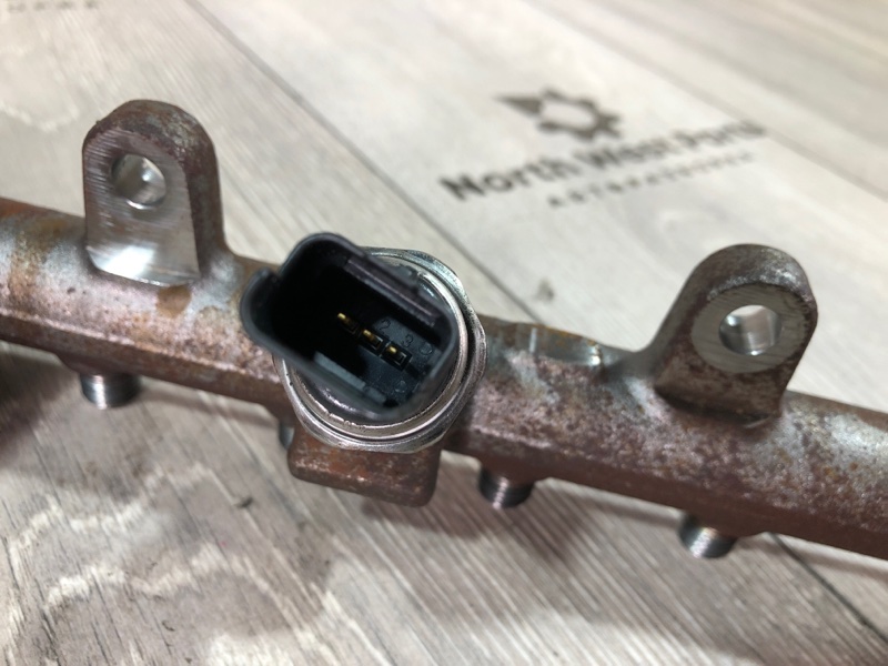 Рейка топливная (рампа) Renault Duster 1.5 K9K898 2011 (б/у) Рейка топливная (рампа) Renault Duster 1.5 K9K898 2011 (б/у)