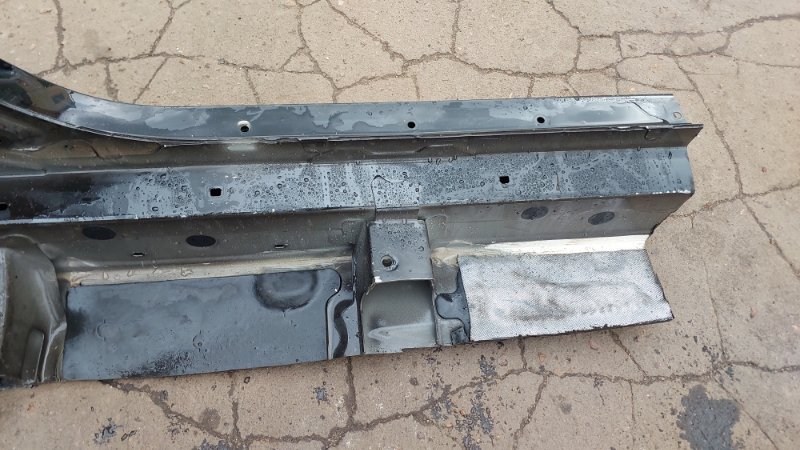 Порог со стойкой Lexus LS460L USF41 1URFSE 2007 лев. (б/у) Порог со стойкой Lexus LS460L USF41 1URFSE 2007 лев. (б/у)