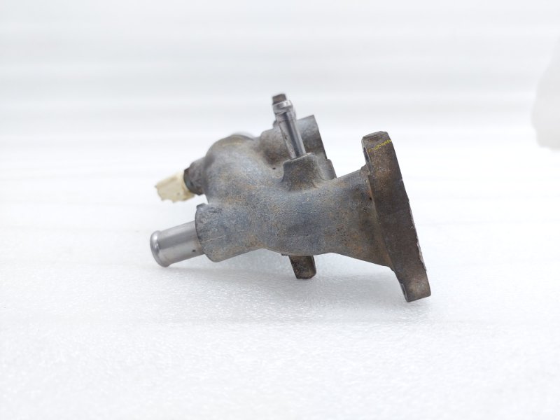 Фланец системы охлаждения Toyota Highlander GSU45L 2GRFE 2011 (б/у)