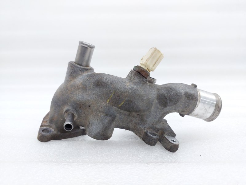 Фланец системы охлаждения Toyota Highlander GSU45L 2GRFE 2011 (б/у)