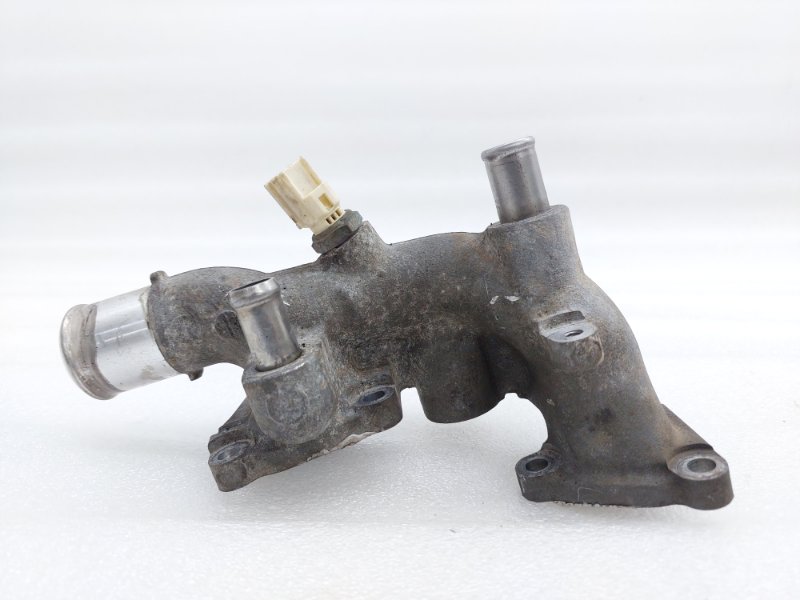 Фланец системы охлаждения Toyota Highlander GSU45L 2GRFE 2011 (б/у)