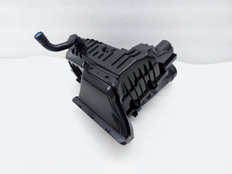 Корпус воздушного фильтра Golf R 2023 DNF