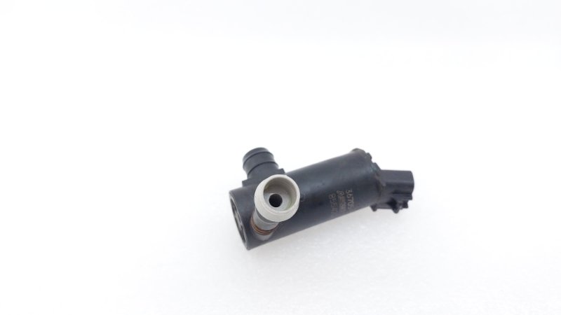 Насос омывателя фар Toyota Hilux GUN126L 1GDFTV 2015 (б/у) Насос омывателя фар Toyota Hilux GUN126L 1GDFTV 2015 (б/у)