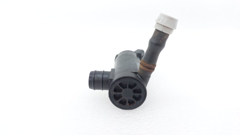 Насос омывателя фар Toyota Hilux GUN126L 1GDFTV 2015 (б/у) Насос омывателя фар Toyota Hilux GUN126L 1GDFTV 2015 (б/у)