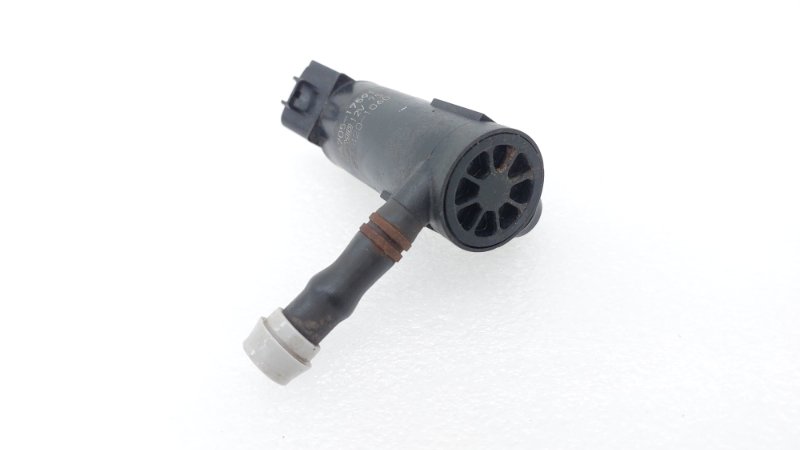 Насос омывателя фар Toyota Hilux GUN126L 1GDFTV 2015 (б/у) Насос омывателя фар Toyota Hilux GUN126L 1GDFTV 2015 (б/у)