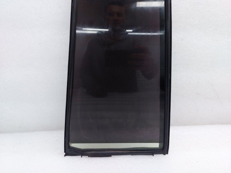 Форточка двери Toyota Land Cruiser J200 1VDFTV 2014 задн. лев. (б/у)