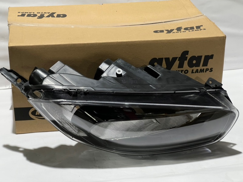 Фара правая Ford Transit Courier B460 2014