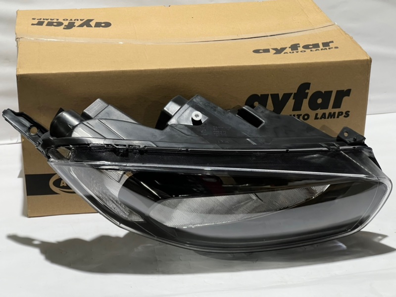 Фара правая Ford Transit Courier B460 2014