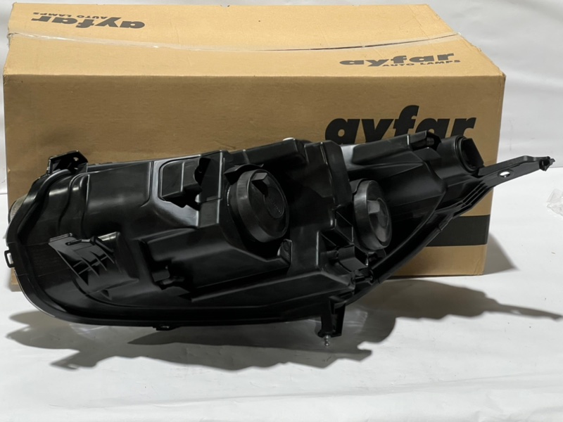 Фара правая Ford Transit Courier B460 2014