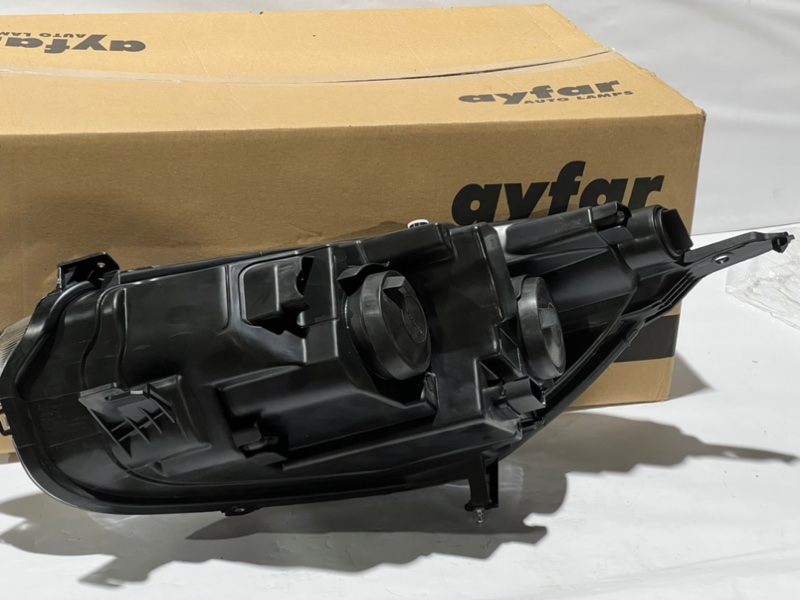 Фара правая Ford Transit Courier B460 2014