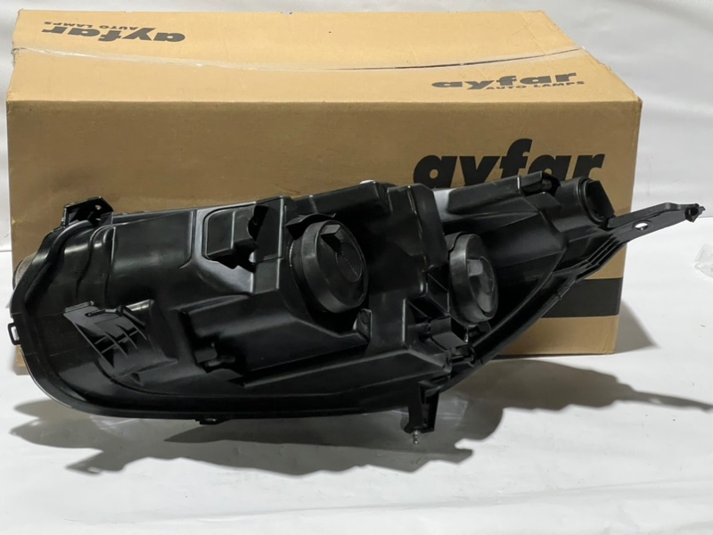 Фара правая Ford Transit Courier B460 2014